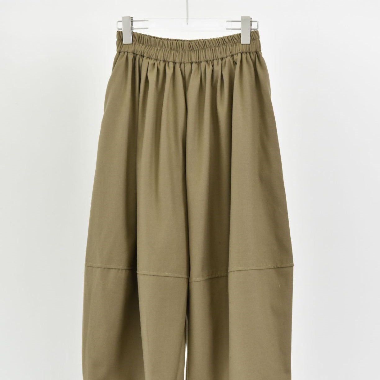 Pantaloni larghi donna Valstrend con patchwork, taglio slim e adatti a tutti gli abbinamenti, in tessuto leggero e comodo.
