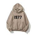 Felpa oversize Valstrend con interno in pile, stampa "1977 Words", adatta a uomini e donne, stile street fashion.