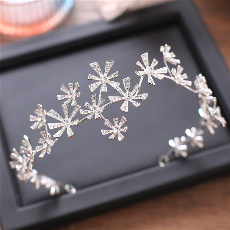 Accessori capelli da sposa europei Valstrend, coronetta di diamanti con fiocco di neve per acconciature da matrimonio eleganti.