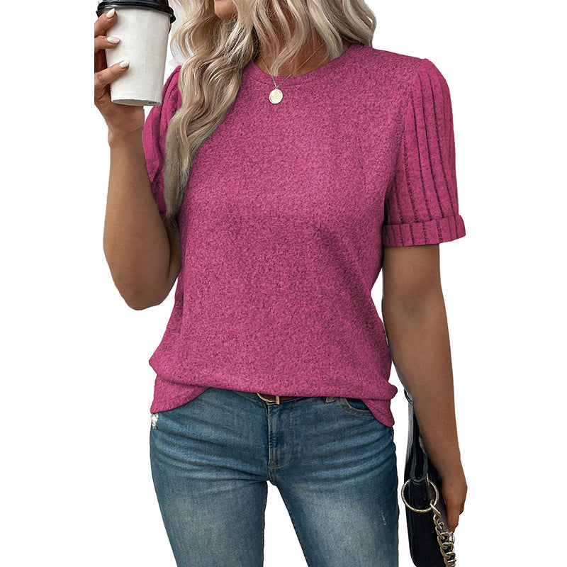 T-shirt casual semplice con cuciture a punto lineare di Valstrend shop, tessuto morbido e design minimalista, visibile in primo piano
