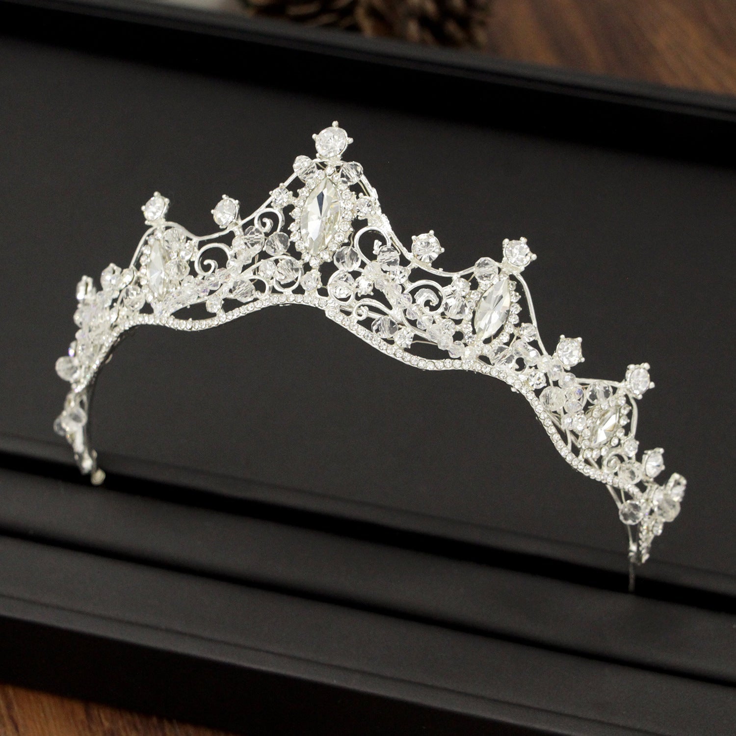 Coroncina da sposa coreana fatta a mano con perline, accessori nuziali, copricapo da sposa, di Valstrend shop