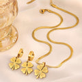 Set di gioielli di lusso con trifoglio in acciaio inox placcato oro 18K, collana e orecchini eleganti senza pietre, ideale per ogni occasione