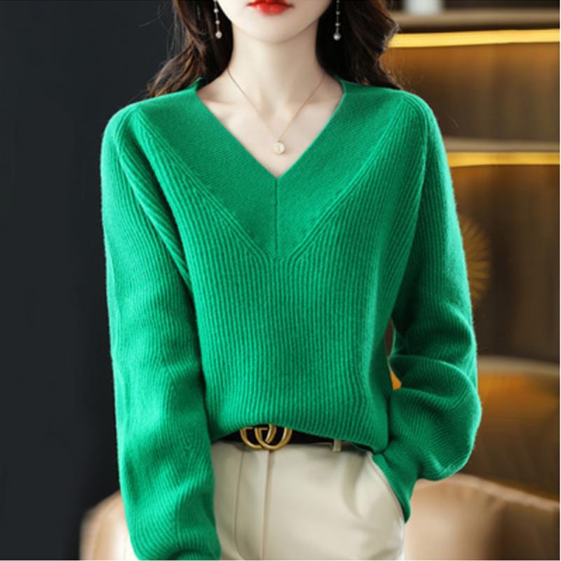 Maglione lungo a maniche lunghe in maglia morbida Valstrend, perfetto per l'autunno, stile casual e confortevole.