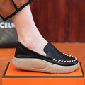 Scarpe da donna Loafers Valstrend in pelle morbida con suola retro, stile classico e comodo, mostrato in primo piano.