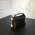 Clutch da sera in seta con fiori, strass e perle, borsa elegante Valstrend con dettagli diamantati e design raffinato.