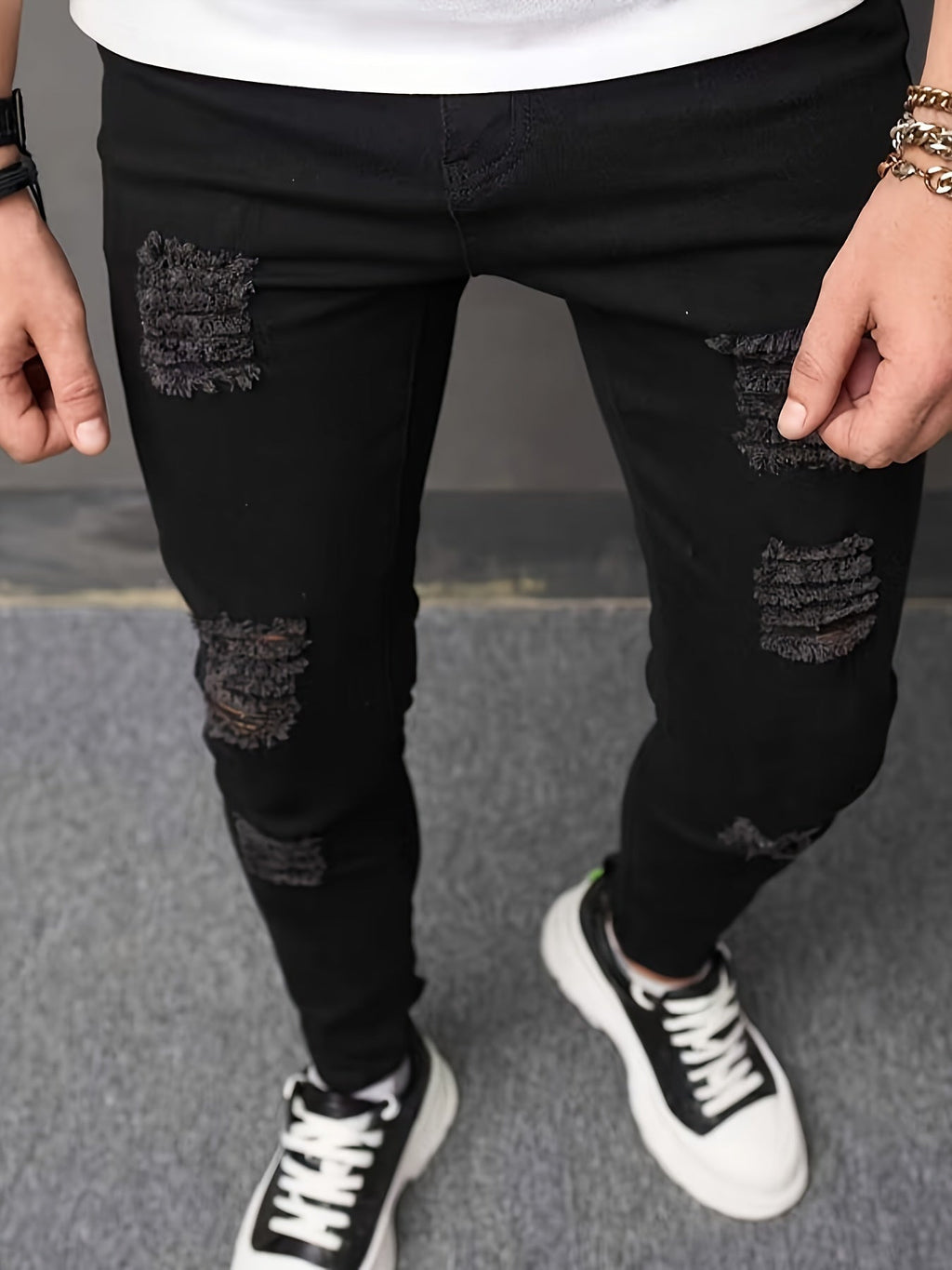 Jeans da uomo casual skinny strappati Valstrend, stile urbano chic, tessuto elasticizzato medio, dettagli strappati e aderenti.