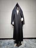Cappotto ricamato Valstrend con dettagli eleganti e due foulard coordinati, mostra la lavorazione ricamata e il design tradizionale.