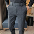 Pantaloni slim fit Valstrend per primavera e autunno, eleganti e dritti, adatti per abbigliamento da lavoro in tessuto di qualità.