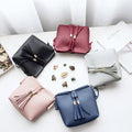 Borsa donna Valstrend con nappine, mini tracolla per telefono e monete, in stile compatto e elegante.