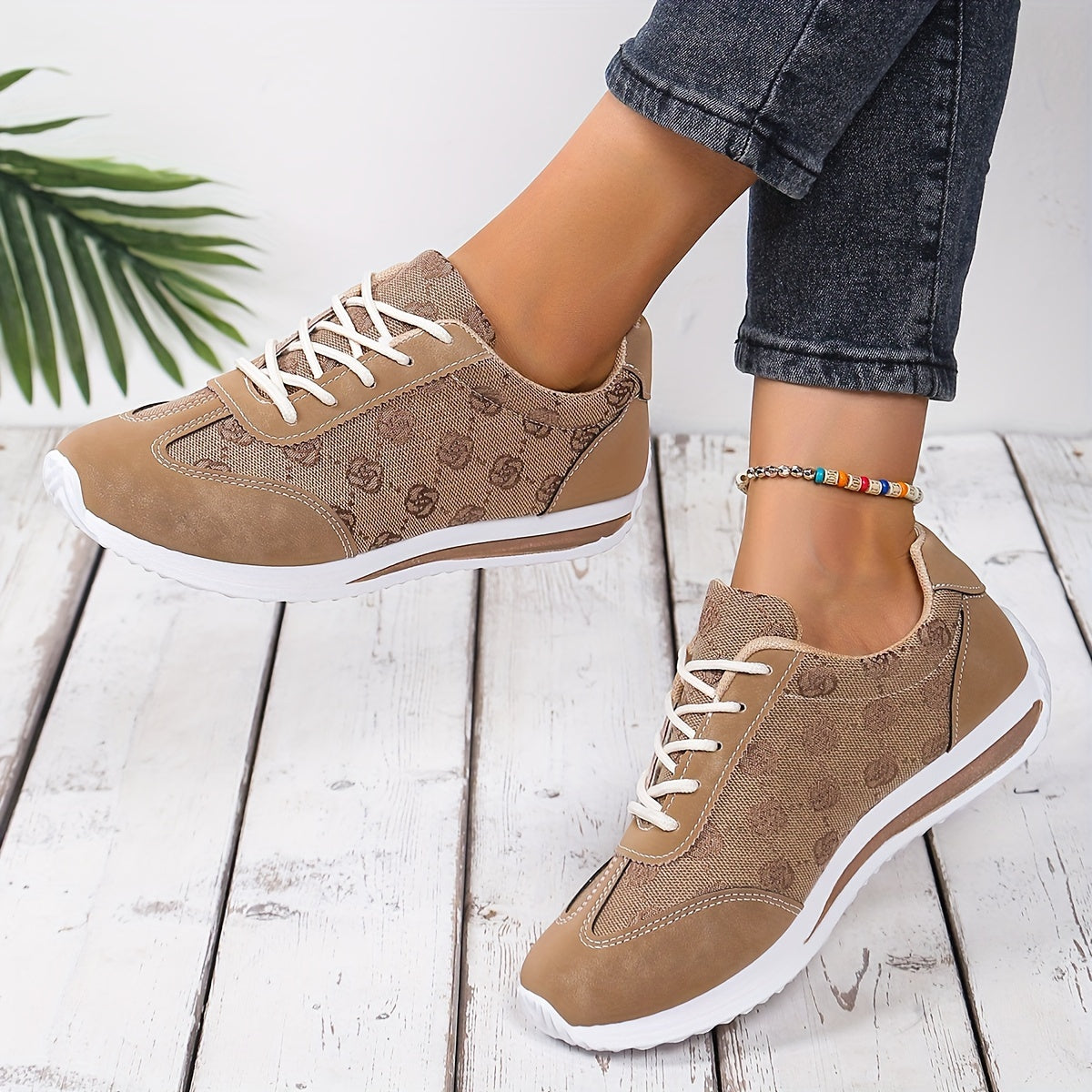 Scarpe sportive da donna Valstrend, sneakers casual con lacci, suola in gomma, tessuto traspirante e design basso per uso quotidiano.