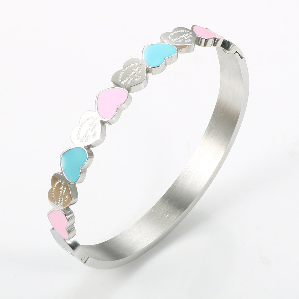 Braccialetto a cuore a tre colori in acciaio titanio con placcatura in oro 18K, stile college, per donna, marca Valstrend.