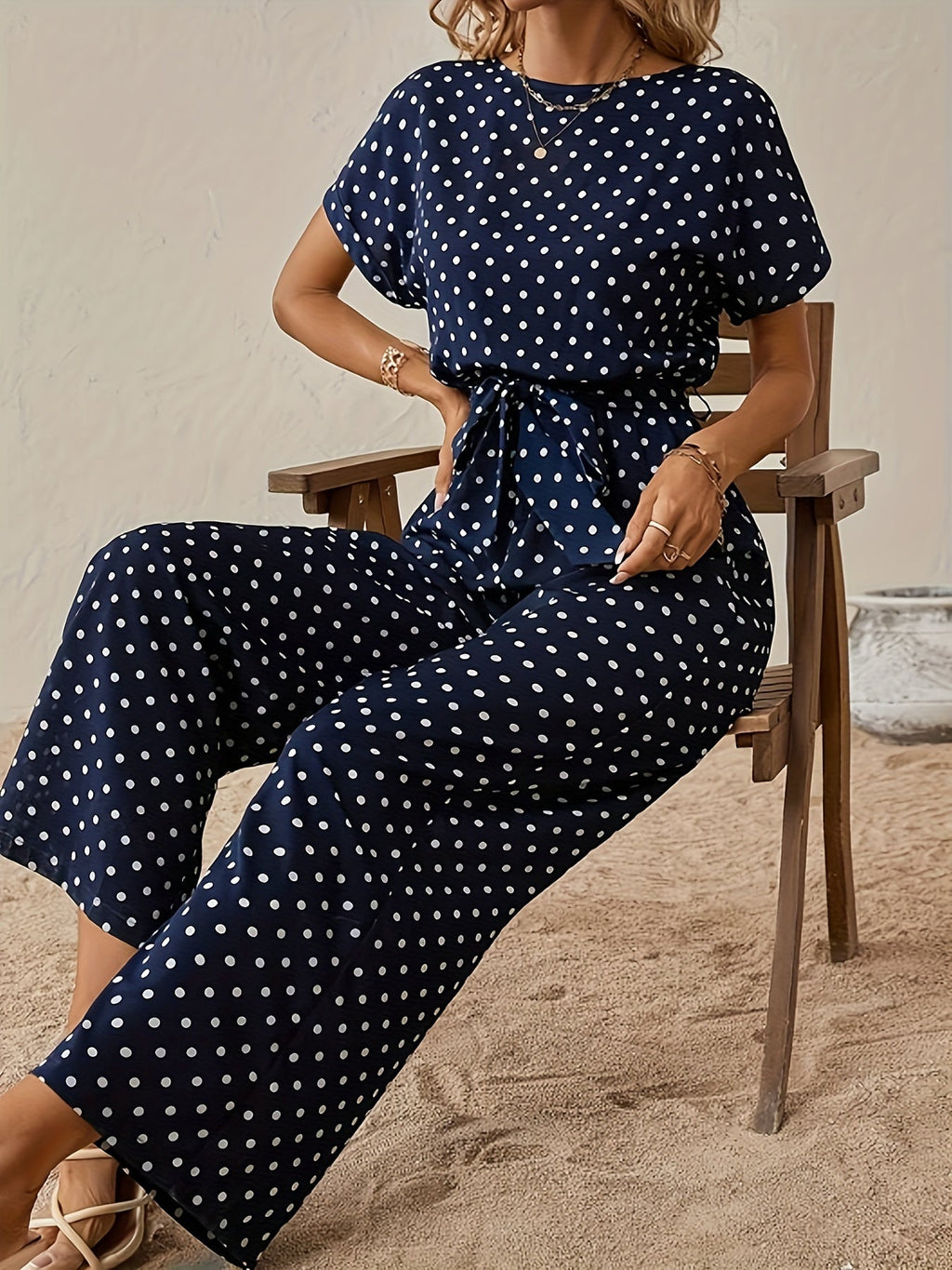 Combinazione elegante di salopette a pois con scollo rotondo e maniche corte, perfetta per primavera ed estate, donna Valstrend.