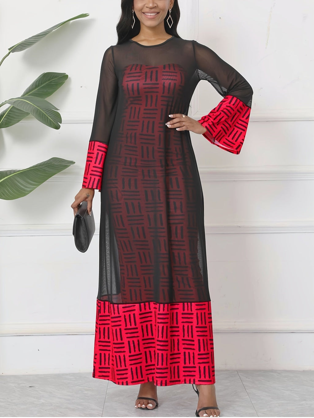 Completo donna Valstrend con 2 pezzi: coprispalle in mesh semitrasparente e abito tubino slim con motivo geometrico, lavabile in lavatrice.