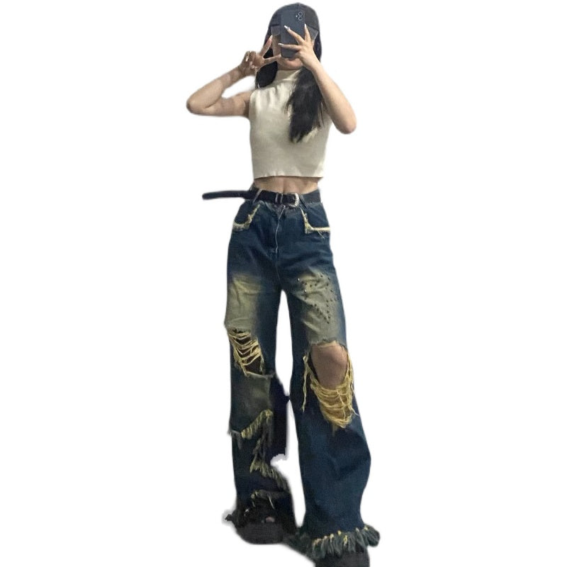 Jeans boyfriend oversize American Vintage con nappine e dettagli usurati, stile casual e alla moda, di Valstrend Shop.
