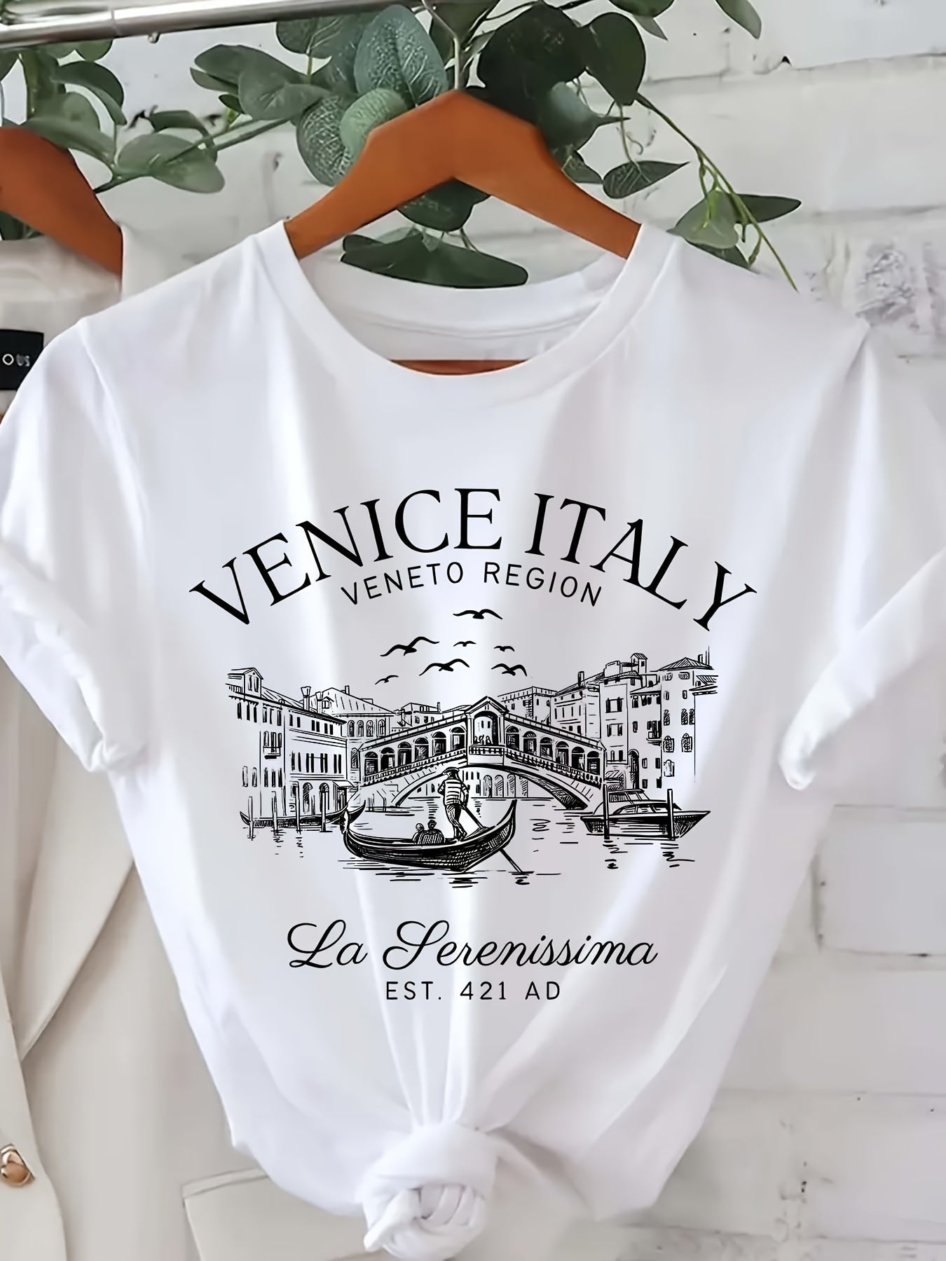 T-shirt donna Valstrend con stampa lettere di Venezia, manica corta, collo rotondo, casual per primavera ed estate.