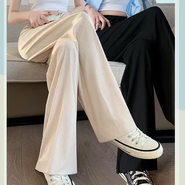 Pantaloni casual donna a vita alta, modello dritto e rilassato, marca Valstrend, in tessuto leggero e comodo.