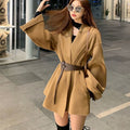 Cappotto trench extra large da donna in lana, ideale per primavera e autunno, di marca Valstrend shop, vista frontale.