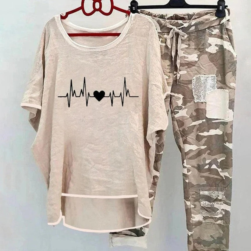 Completo donna Valstrend con stampa colorata, due pezzi, top e pantaloni, perfetto per look eleganti e casual.