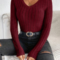 Maglietta slim a collo a V con maniche lunghe in tessuto rigato, elegante tinta unita per donna, ideale per primavera e autunno.