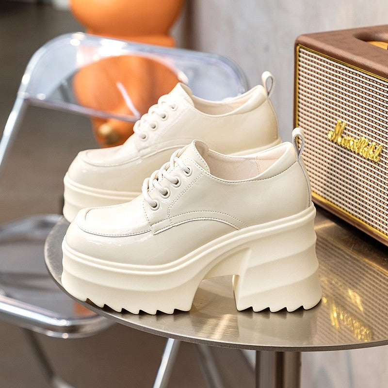 Scarpe Mary Jane fashion da donna di Valstrend, con zeppa piattaforma casual per primavera e autunno.