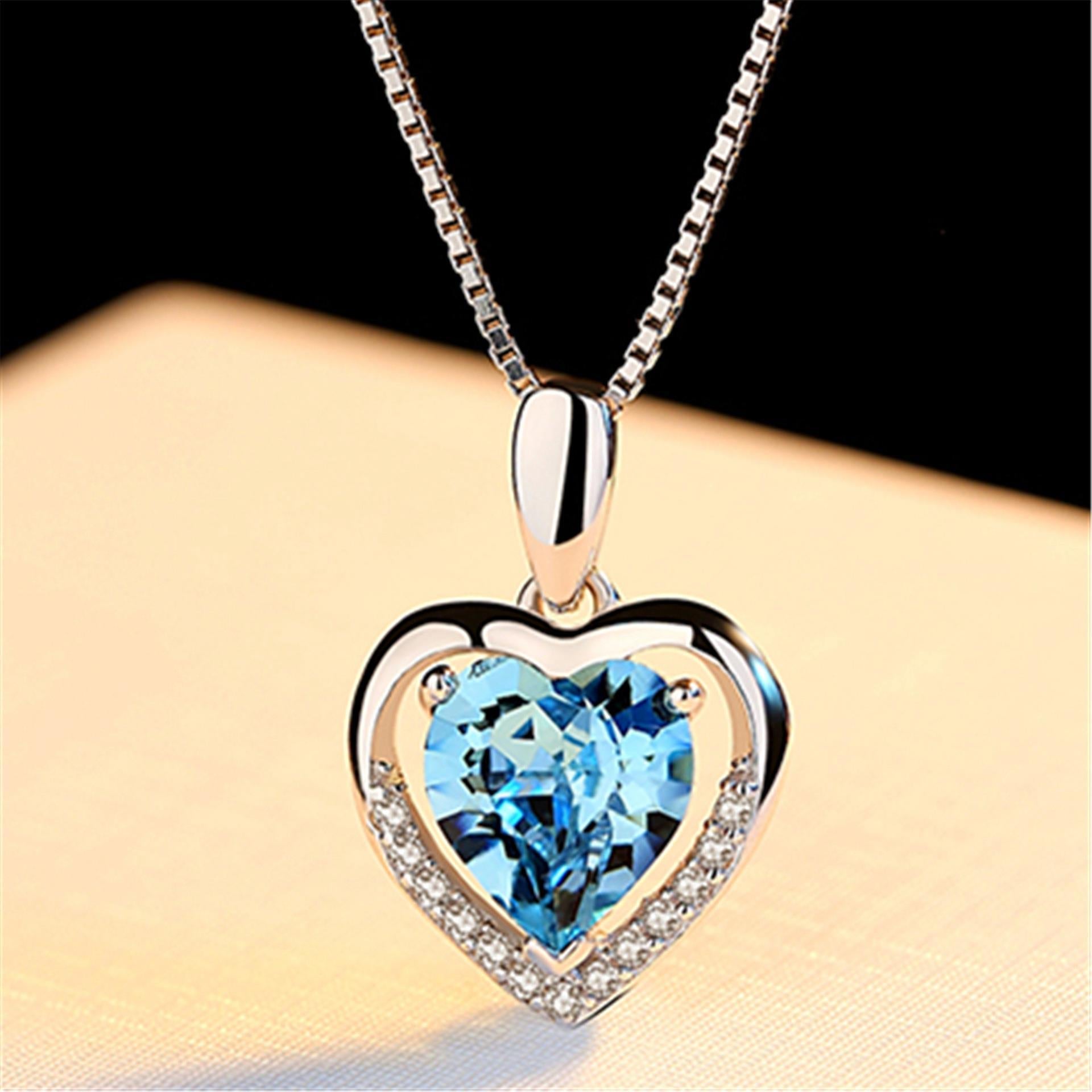 Ciondolo a cuore in argento placcato con cristalli, collana d'amore Valstrend, gioielli eleganti e raffinati per donna
