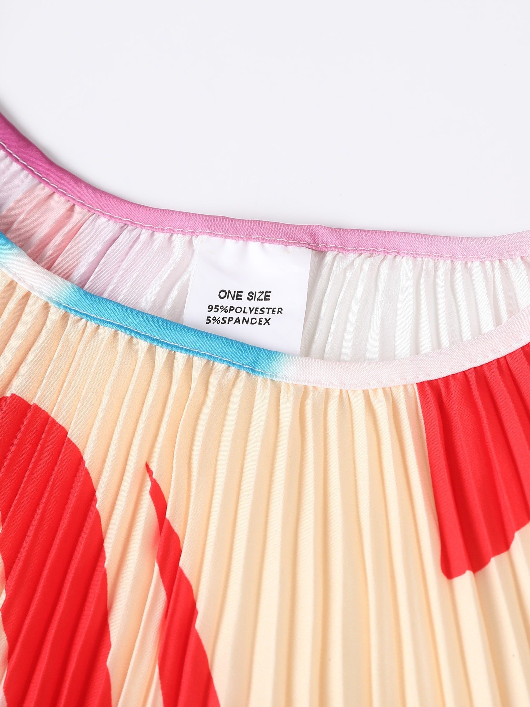 Vestito da donna con stampa floreale, senza maniche, vestibilità ampia, tessuto in poliestere, collo rotondo, lunghezza media.