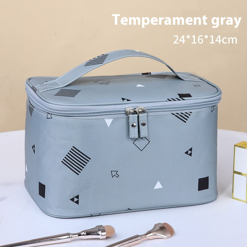 Borsa cosmetica plaid grande capacità Valstrend, portatile e compatta con design carino e spazio per prodotti di bellezza.