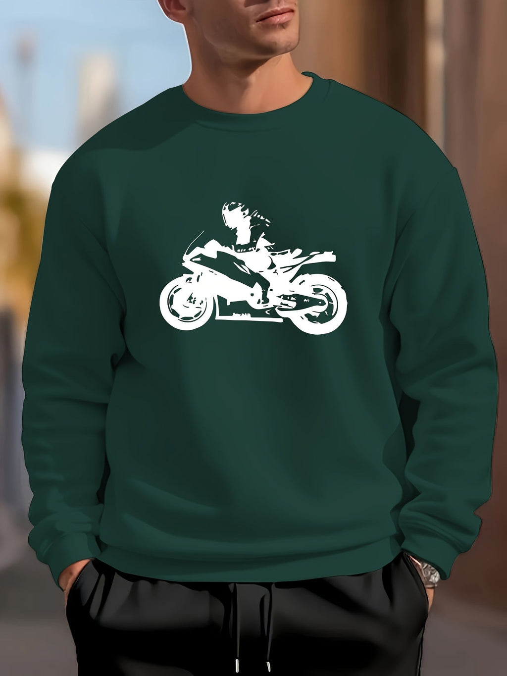 Felpa uomo Valstrend con stampa silhouette di rider, comoda con scollo tondo, ideale per uso quotidiano e outdoor.