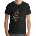 T-shirt unisex Never Walk Alone in cotone, con stampa grafica nera e bianca, marca Valstrend shop, davanti.