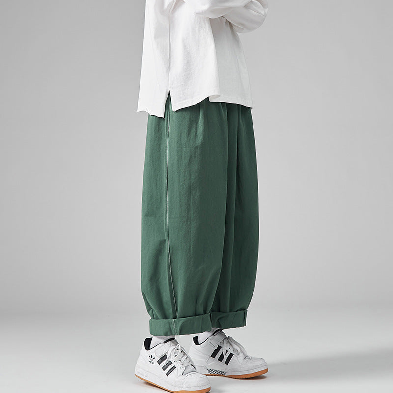Pantaloni cropped a sigaretta larghi e dritti Valstrend shop, stile casual con vita alta e tessuto leggero, visibili in dettaglio.