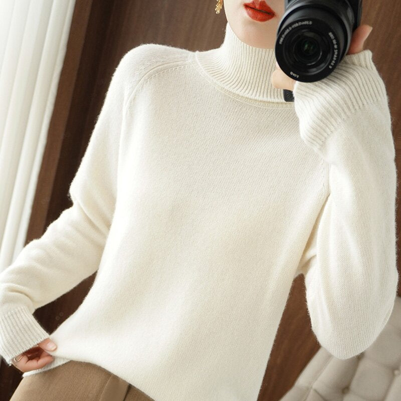 Maglione aderente a maniche lunghe per donna, con colletto alto, marca Valstrend, in tessuto morbido e slim fit.