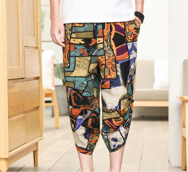 Pantaloni etnici maschili in cotone e lino, a gamba cropped e tapered, con motivo floreale, marca Valstrend.