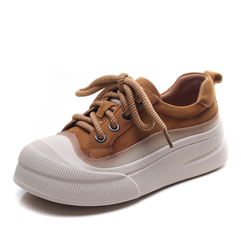 Scarpe casual da donna Valstrend in vera pelle di mucca con lacci, stile elegante e comodo, visibili su fondo neutro.