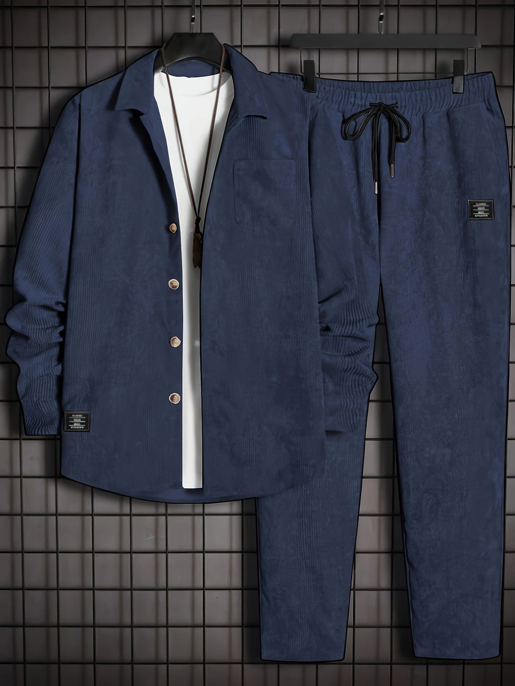 Completo casual da uomo Valstrend con camicia a maniche lunghe in velluto a costine e pantaloni con coulisse, perfetto per autunno e inverno.