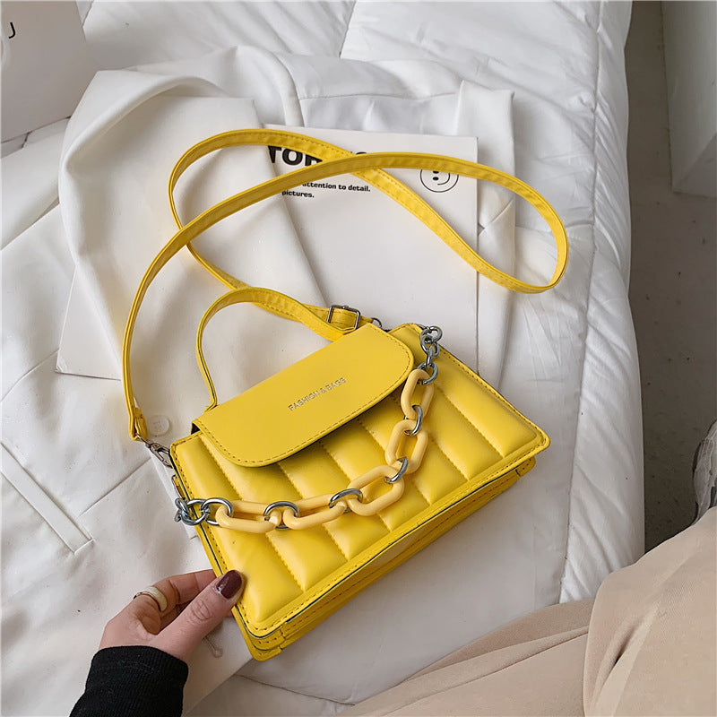 Borsa a tracolla donna Valstrend con catena, stile alla moda, in pelle sintetica, con dettagli eleganti e spazio per gli oggetti essenziali