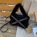 Borsa a spalla in peluche Sweet Cool Hot Girl Rivet di Valstrend, design colorato con borchie e dettagli alla moda.