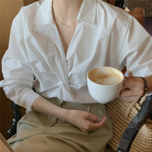 Camicia lunga donna Valstrend con colletto francese e maniche lunghe, stile rilassato e di tendenza.