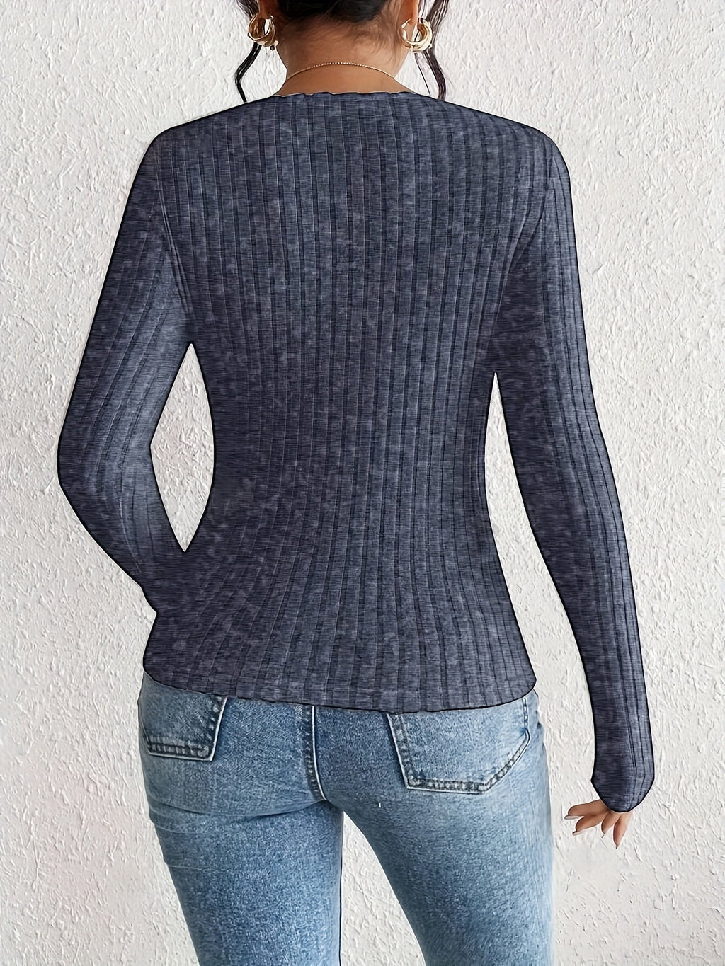 Maglietta a manica lunga con drappeggio e scollo a V, tessuto jersey rigato in poliestere ed elastan, taglio regolare, stile elegante.