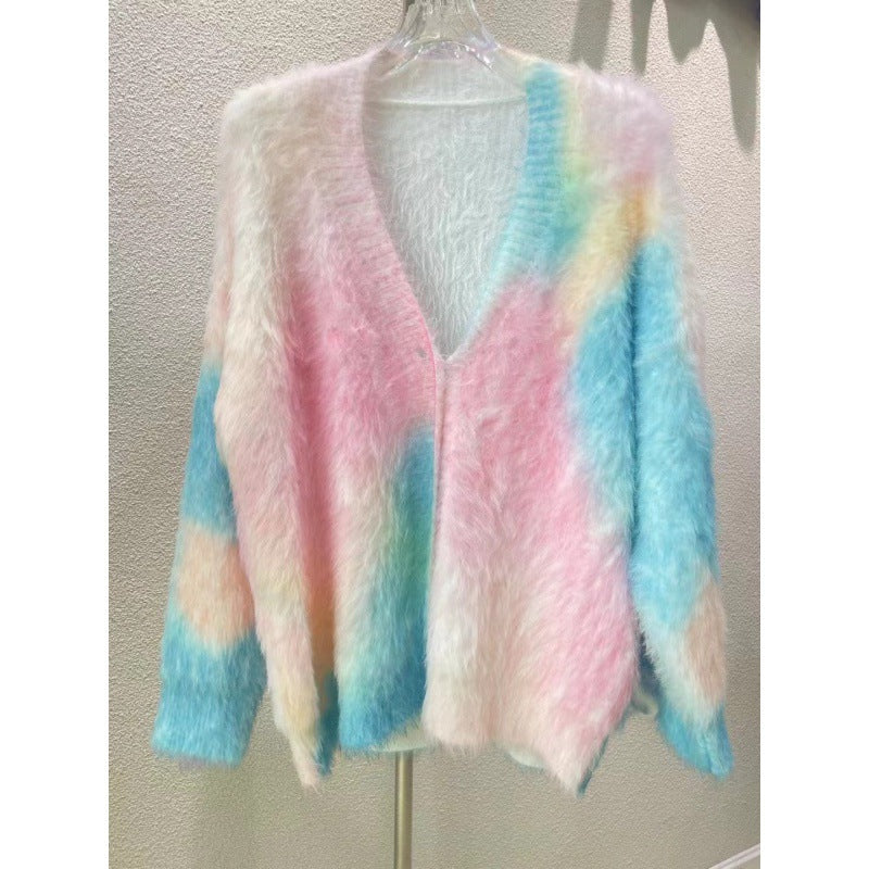 Maglione donna Valstrend in pelliccia di visone spessa e larga con sfumature gradient, morbido e caldo, indossato come cappotto.