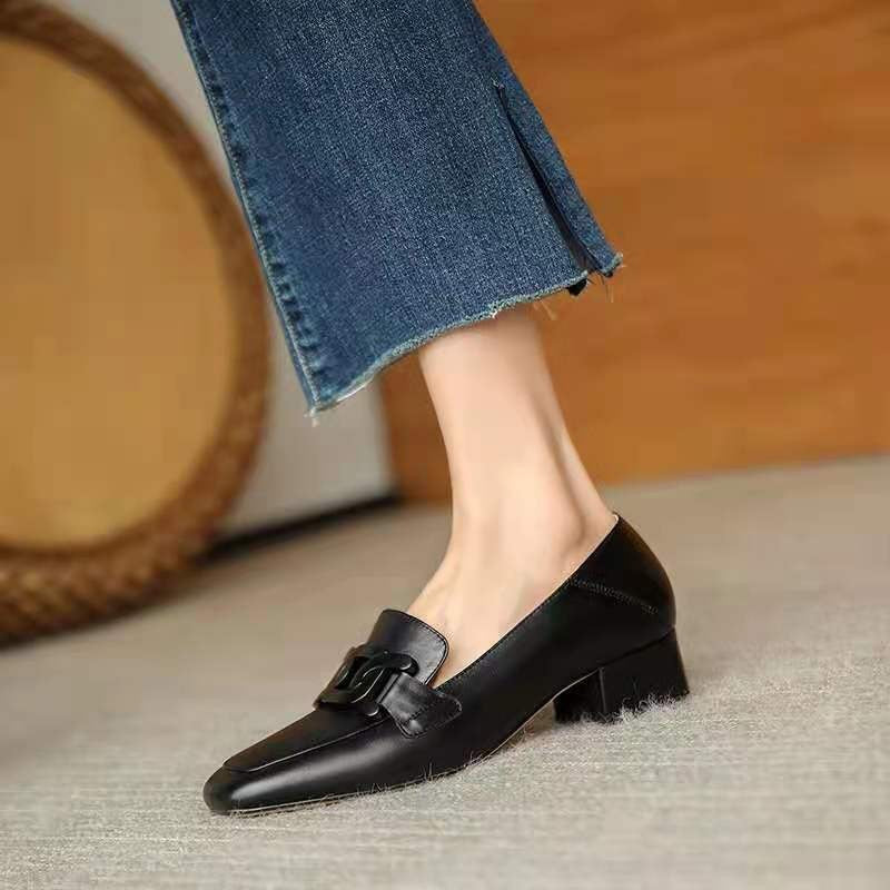 Scarpe slip-on in pelle con fibbia in metallo e punta quadrata, stile britannico, marca Valstrend.