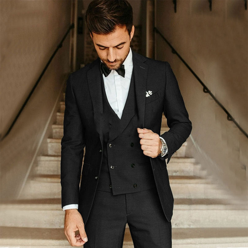 Giacca slim uomo da festa con coda di rondine Valstrend, abbigliamento elegante per occasioni speciali, dettaglio frontale.