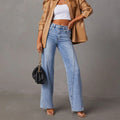 Jeans donna a zampa larga stile casual con patchwork, marca Valstrend Shop, visibili dettagli di cuciture e tessuto multicolore