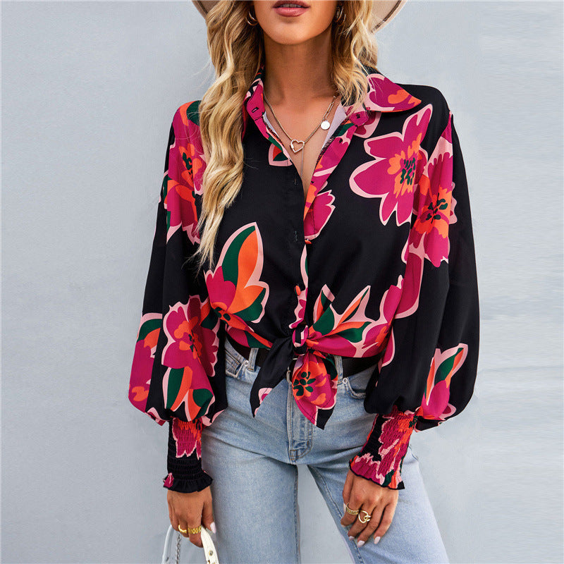 Blusa donna Valstrend con stampa, maniche bishop lunghe, colletto a rever e stile fashion elegante.