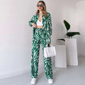 Completo casual da donna Valstrend con pantaloni larghi e camicia a maniche lunghe in tessuto morbido, stile elegante e comodo.