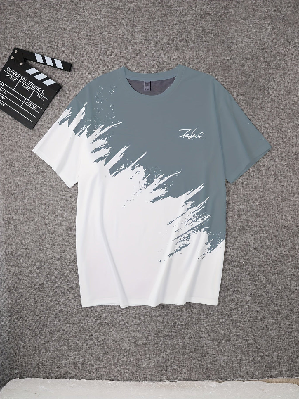 T-shirt uomo Valstrend in tessuto poliestere con stampa geometrica vintage, collo rotondo, asimmetrico e vestibilità regolare.