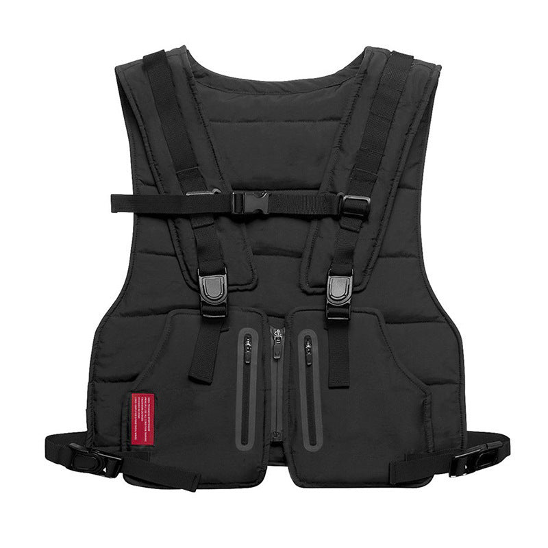 Gilet da uomo da outdoor casual e multi-funzionale di Valstrend, stile avventura, con tasche e dettagli pratici.