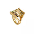Anello quadrato con motivo geometrico in stile trendy, in metallo con finitura lucida, di marca Valstrend Shop.