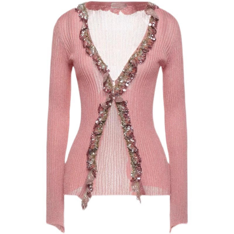 Gonna femminile alla moda in maglia, sottile e elegante, indossata da una donna, con dettagli di tessuto morbido e stile casual.