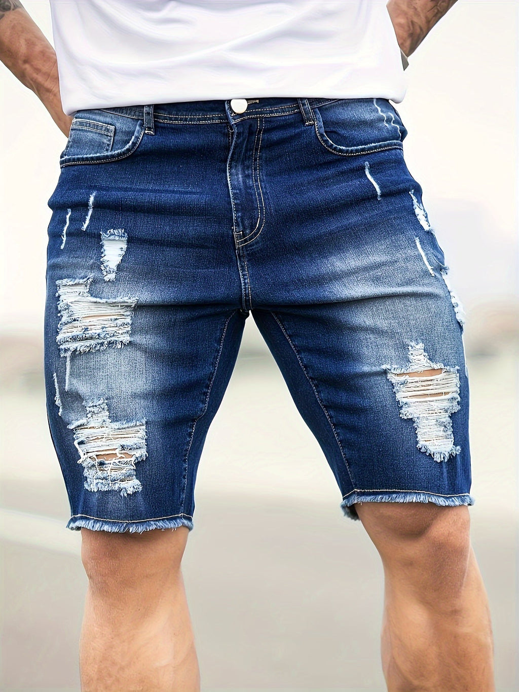 Pantaloncini corti da uomo in denim strappato e slim fit, stile casual e estivo, marchio Valstrend shop.