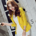 Giacca lunga slim-fit da donna Valstrend, abbigliamento da lavoro con maniche lunghe e stile elegante, vista frontale.